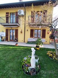 PRIVATO vende casa con giardino Fino Mornasco