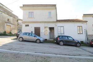 3 LOCALI A CASTEL MORRONE