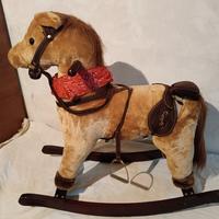 cavalluccio a dondolo 