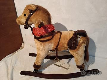 cavalluccio a dondolo 