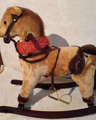 cavalluccio a dondolo 