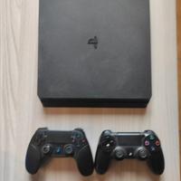 PS4 console, 2 joypad e 8 giochi (incluso FC24)