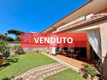 VILLA A SCHIERA D'ANGOLO A ANZIO