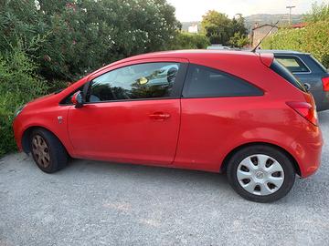 Opel Corsa GPL con motore fuso