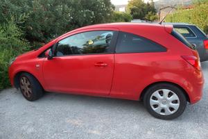 Opel Corsa GPL con motore fuso