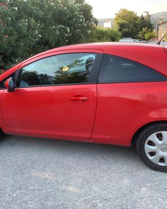 Opel Corsa GPL con motore fuso