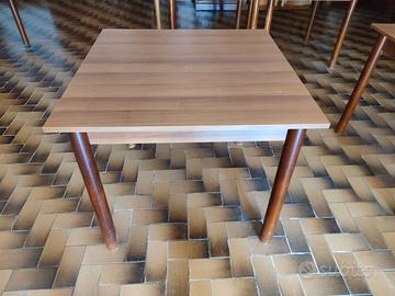 Tavolo in legno 90x90