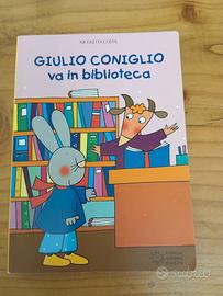 libro Giulio coniglio va in biblioteca