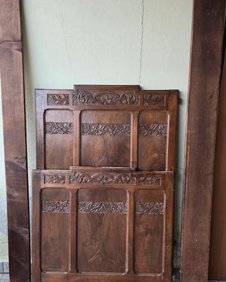 Letto in legno di noce antico intagliato a mano