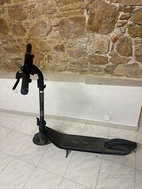 Monopattino elettrico pieghevole