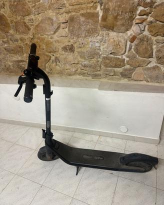 Monopattino elettrico pieghevole