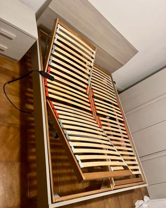 Letto matrimoniale elettrico con comodini