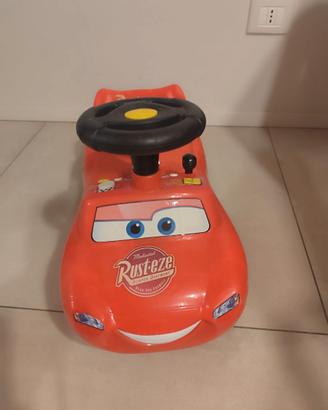 Macchinina cavalcabile Saetta McQueen con suoni