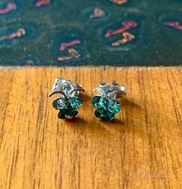 Piccoli orecchini a forma di farfalla verdi