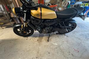 YAMAHA XSR 700 2021 5600km patente A2