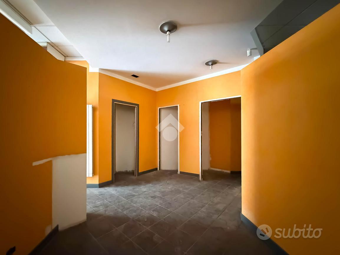 NEGOZIO A VESTONE - Vista 3