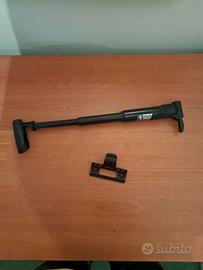 Pompa per bici compatta con supporto telaio