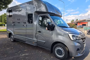Van trasporto 2 cavalli Renault Master Equita