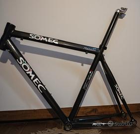 Telaio Somec carbonio.