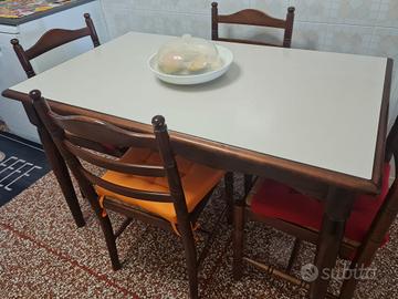tavolo con sedie in legno massello