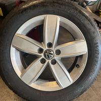 Cerchi in lega Volkswagen e gomme invernali