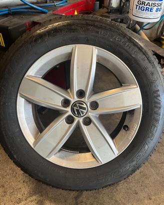 Cerchi in lega Volkswagen e gomme invernali