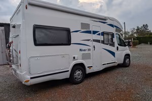 camper Benimar River 20