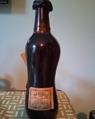 bottiglia di vino Barolo del 1977