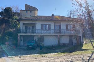 Casa bifamiliare indipendente con giardino