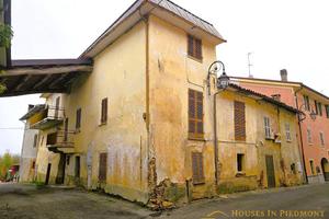 Casa indipendente di 250 m² con più di 5 locali e 