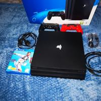 PS4 PRO CON UN GIOCO PIÙ UN GIOISTIC  USATA 
