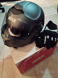 casco e guanti moto
