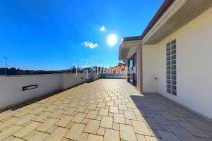 ATTICO AMPIA METRATURA CON GARAGE E TERRAZZO