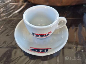 Set di sei tazze da mocaccino con piattino.