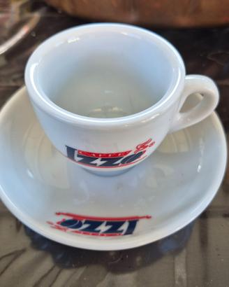 Set di sei tazze da mocaccino con piattino.