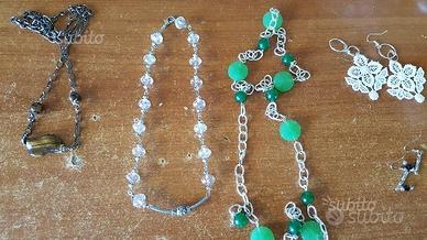 Vari pezzi di bigiotteria