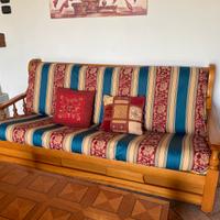 Divano e poltrone salotto in legno e imbottito