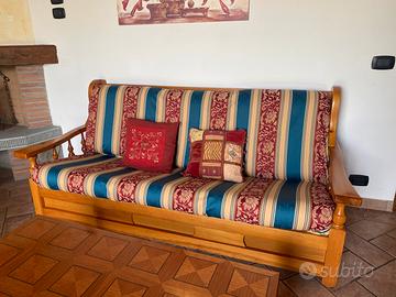 Divano e poltrone salotto in legno e imbottito
