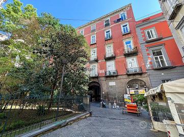 4 LOCALI A NAPOLI