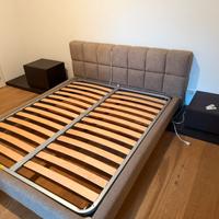 Letto matrimoniale con comodini