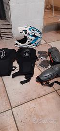 casco più accessori downhill 