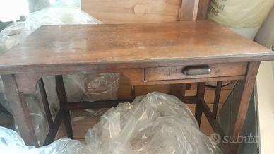 piccola scrivania con cassetto arte povera