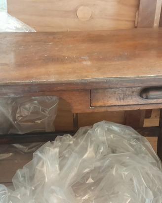 piccola scrivania con cassetto arte povera