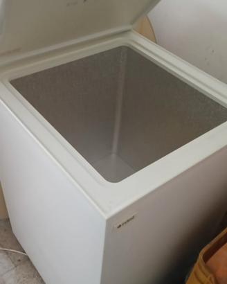 congelatore a pozzetto indesit