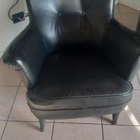 Poltrona Vintage in pelle e Divano in pelle nero