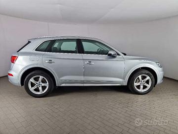 AUDI Q5 40 TDI MHEV Business Sport quattro S troni