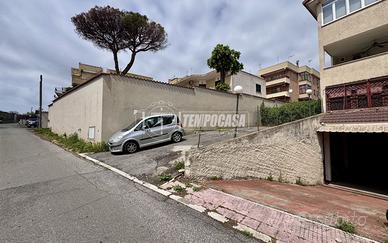 Magazzino ampio con ingresso carrabile a Santa Mar