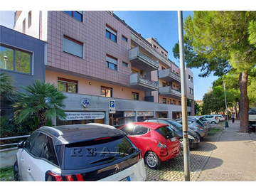 Uffici con magazzino