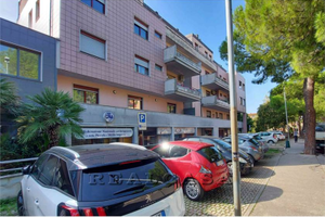 Uffici con magazzino