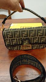 Fendi riproduzione borsa baguette.
